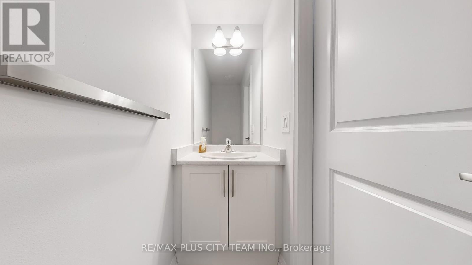 32 Keenan Street, Kawartha Lakes (Lindsay), Ontario  K9V 6C2 - Photo 8 - X12673324