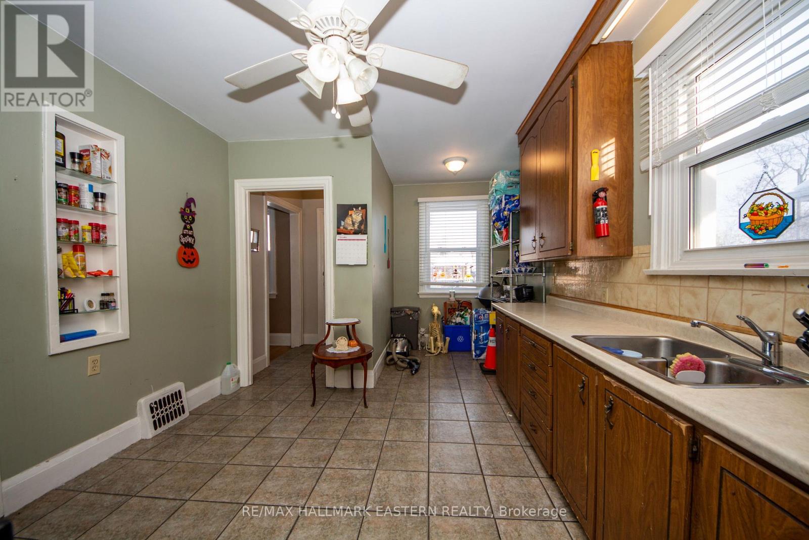 579 Mccannan Avenue, Peterborough (Town Ward 3), Ontario  K9J 4J7 - Photo 11 - X12673656