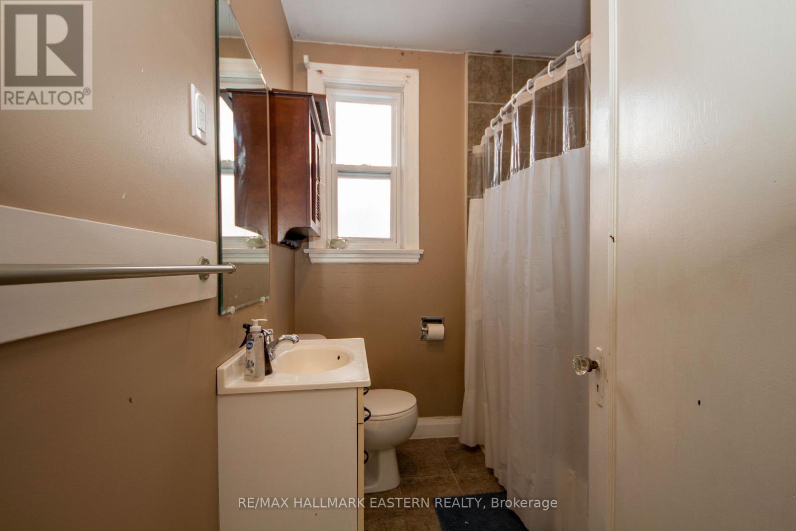 579 Mccannan Avenue, Peterborough (Town Ward 3), Ontario  K9J 4J7 - Photo 15 - X12673656