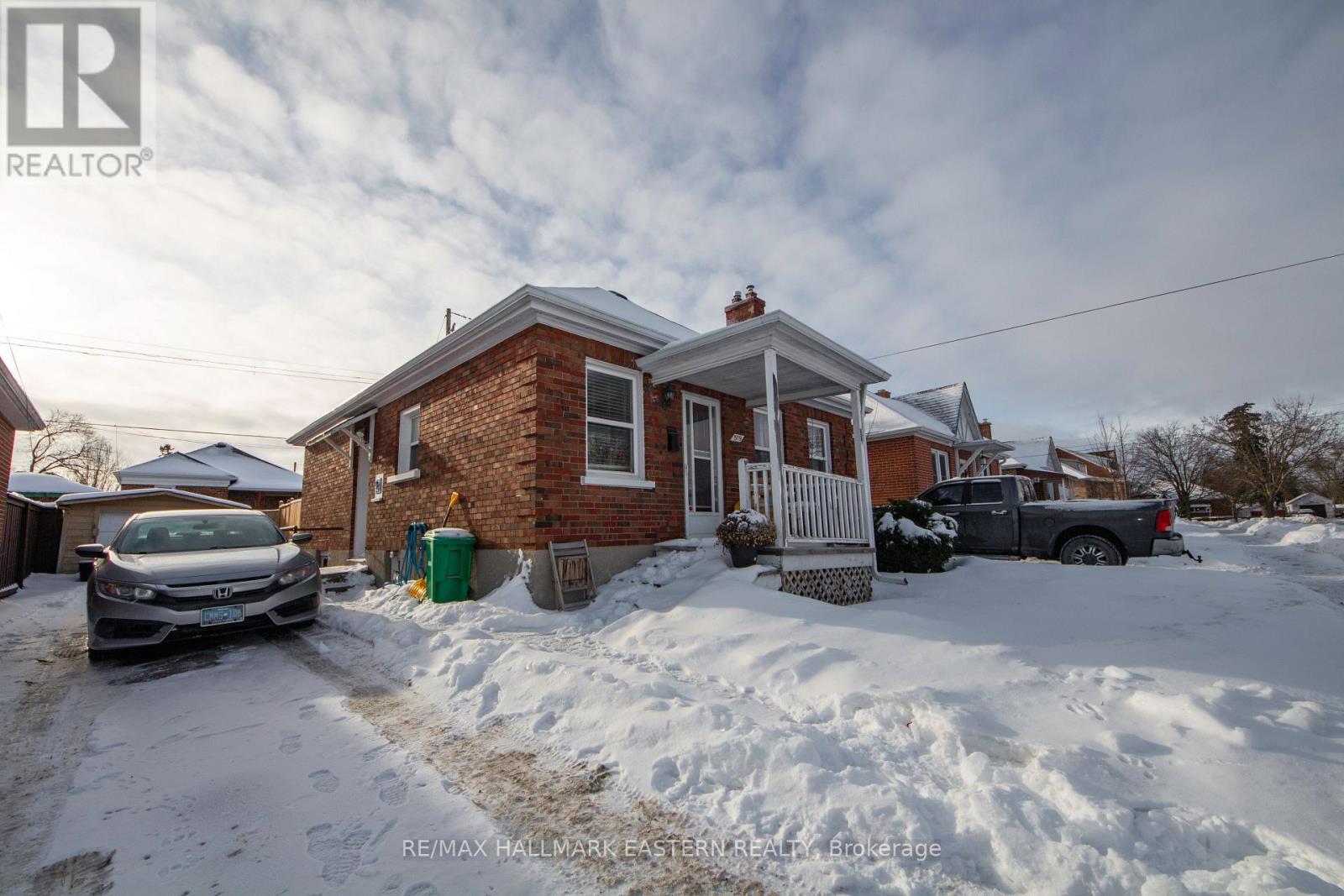 579 Mccannan Avenue, Peterborough (Town Ward 3), Ontario  K9J 4J7 - Photo 2 - X12673656