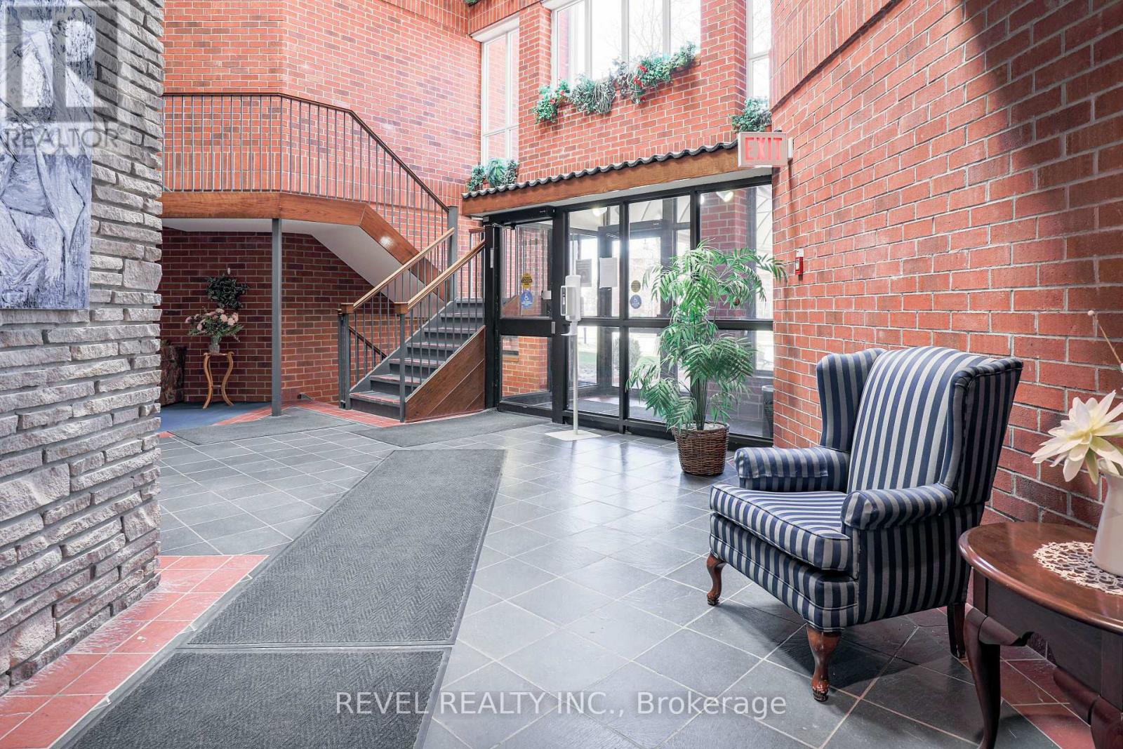 309 - 4 Heritage Way, Kawartha Lakes (Lindsay), Ontario  K9V 5Z2 - Photo 4 - X12673792