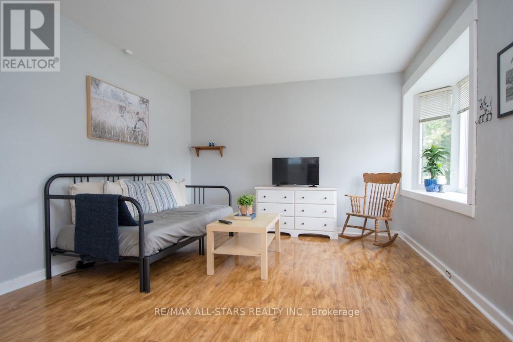 32 Adelaide Street S, Kawartha Lakes (Lindsay), Ontario  K9V 3J7 - Photo 2 - X12675214