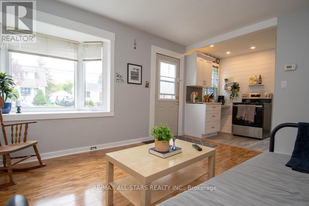 32 Adelaide Street S, Kawartha Lakes (Lindsay), Ontario  K9V 3J7 - Photo 3 - X12675214