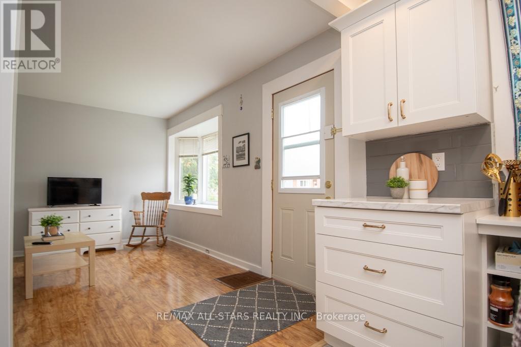 32 Adelaide Street S, Kawartha Lakes (Lindsay), Ontario  K9V 3J7 - Photo 9 - X12675214