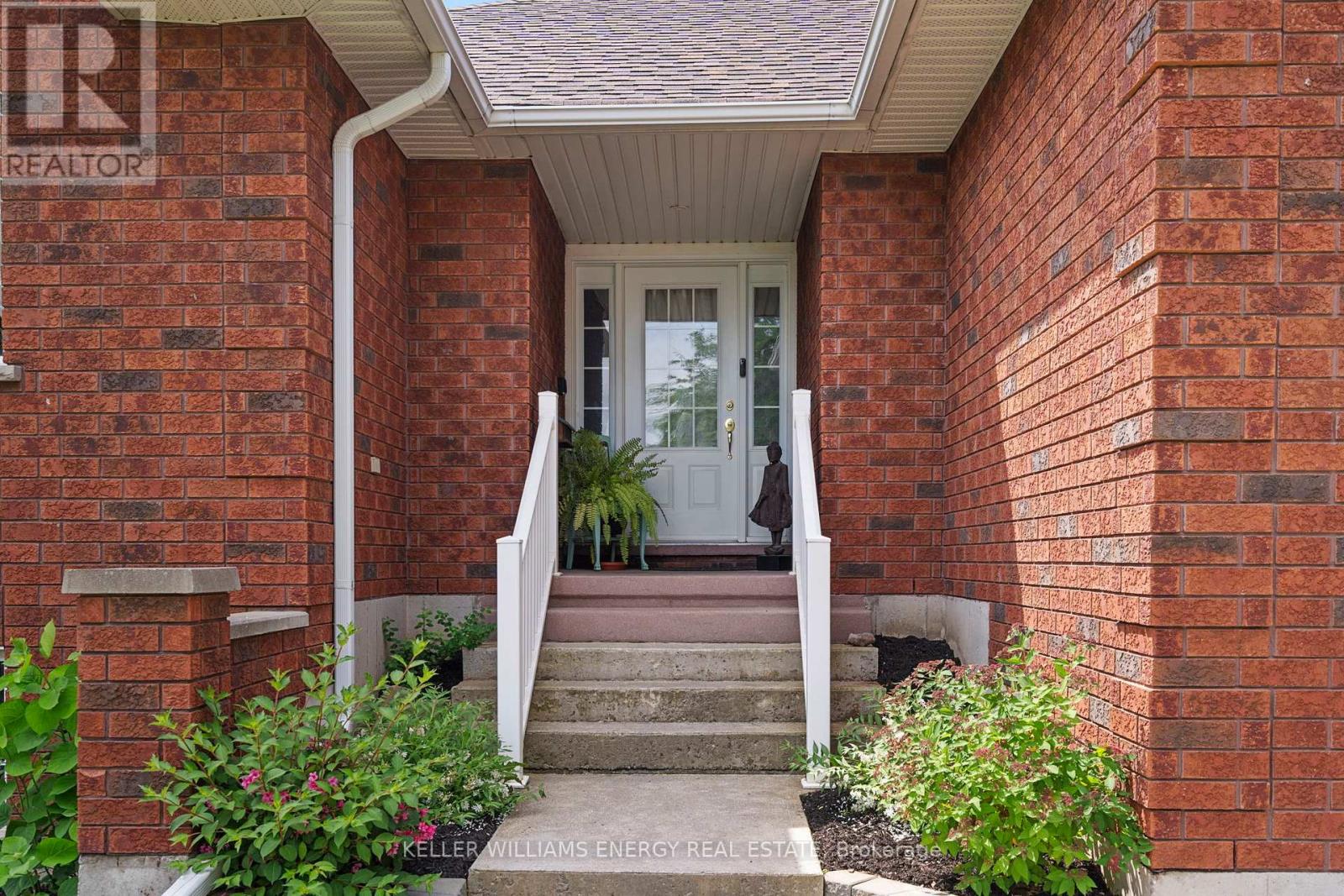 5 Fortye Gate, Peterborough (Otonabee Ward 1), Ontario  K9K 2E7 - Photo 5 - X12676304