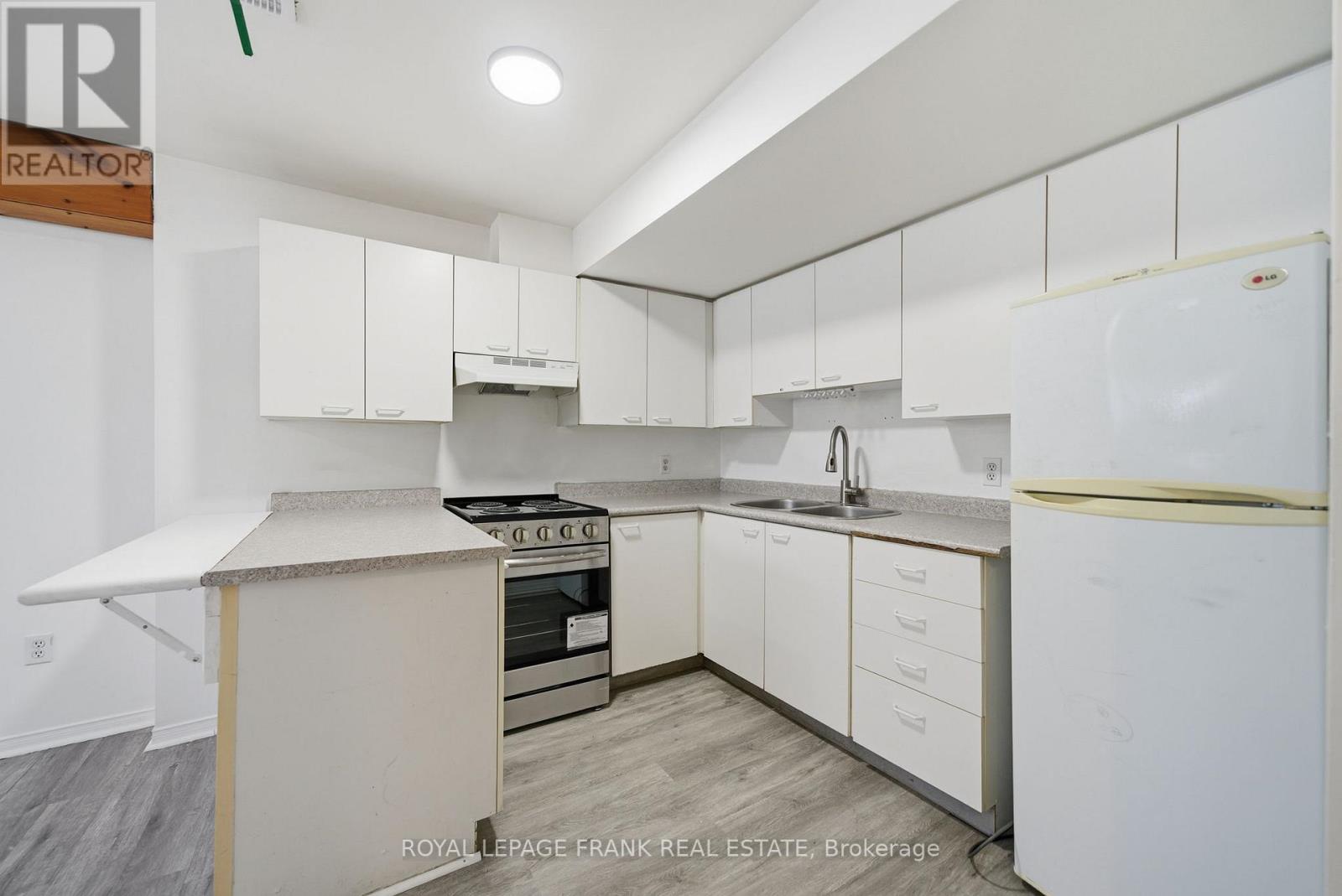 10 Flavelle Crescent, Kawartha Lakes (Lindsay), Ontario  K9V 6E2 - Photo 15 - X12673524