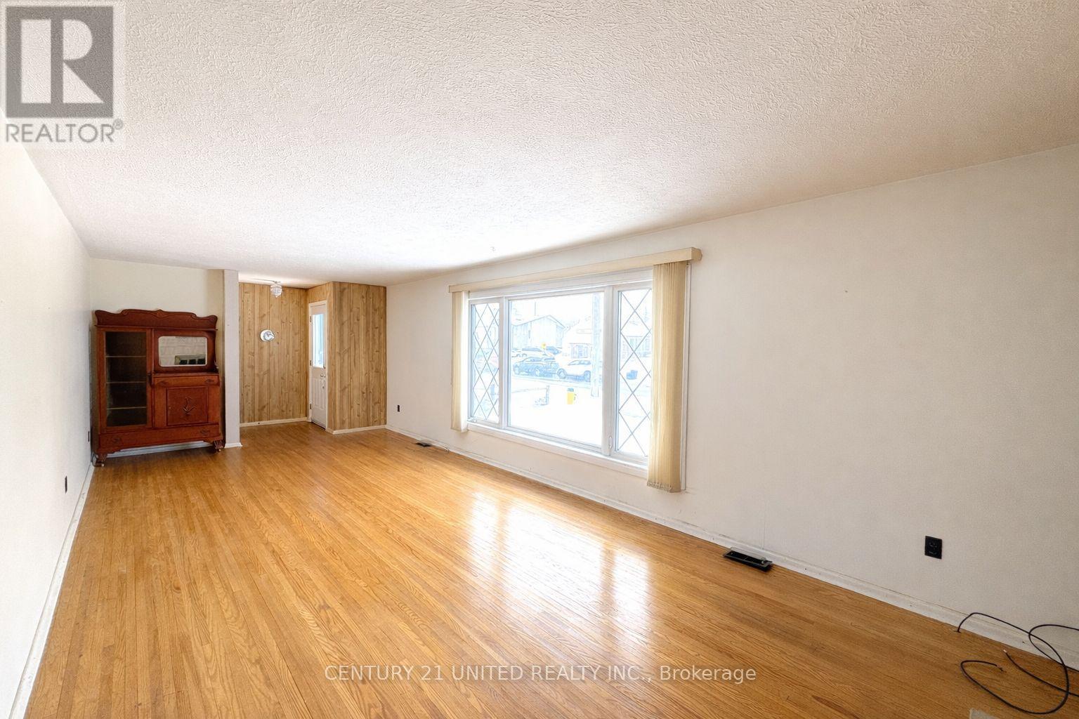 636 Cameron Street, Peterborough (Otonabee Ward 1), Ontario  K9J 3Z8 - Photo 6 - X12676872