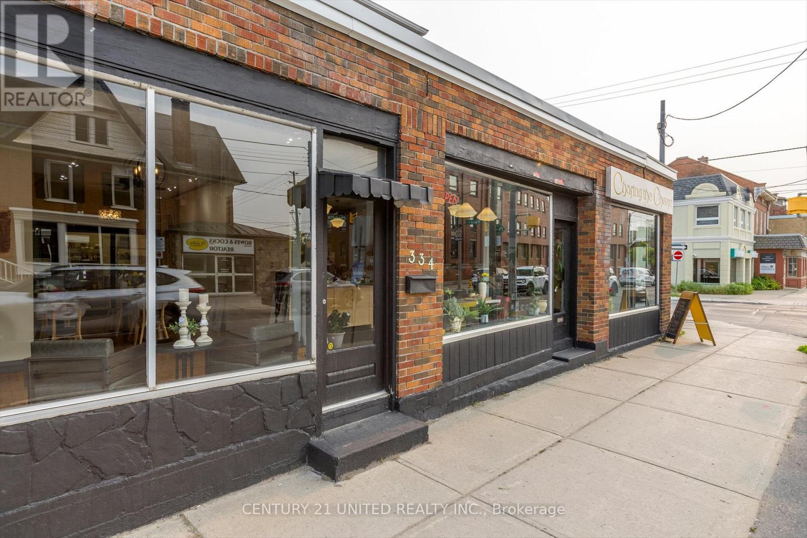 330-334 Charlotte Street W, Peterborough (Town Ward 3), Ontario  K9J 2V9 - Photo 2 - X12676944