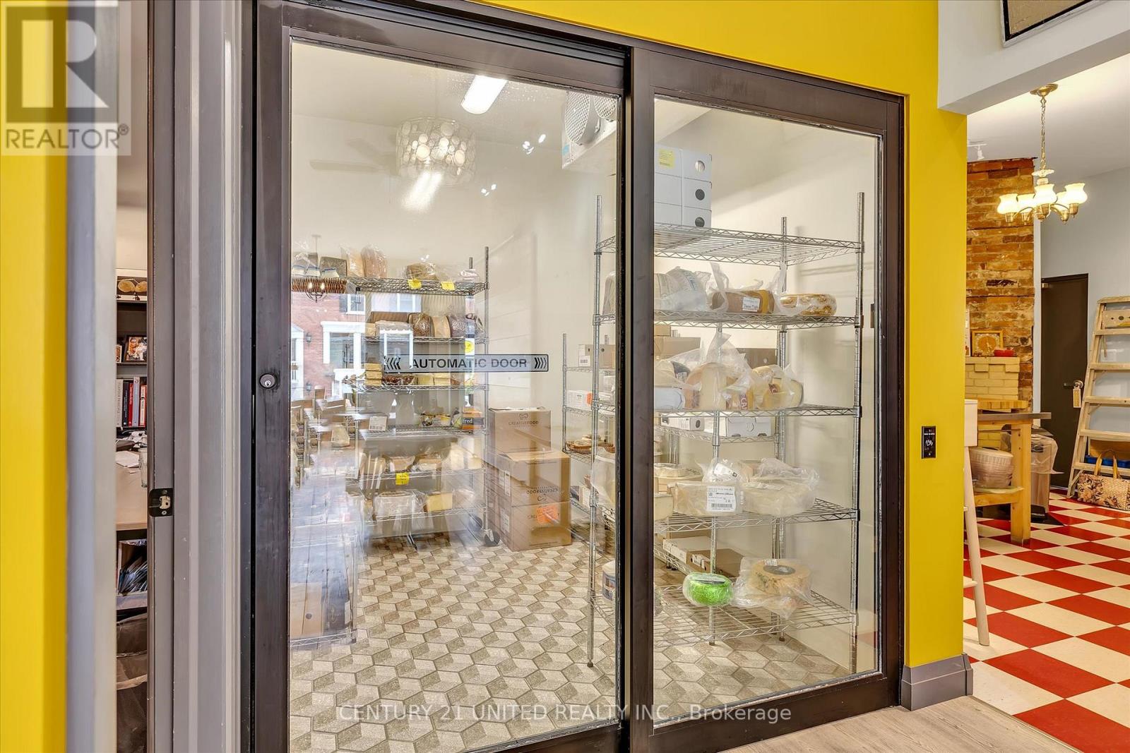 330-334 Charlotte Street W, Peterborough (Town Ward 3), Ontario  K9J 2V9 - Photo 34 - X12676944