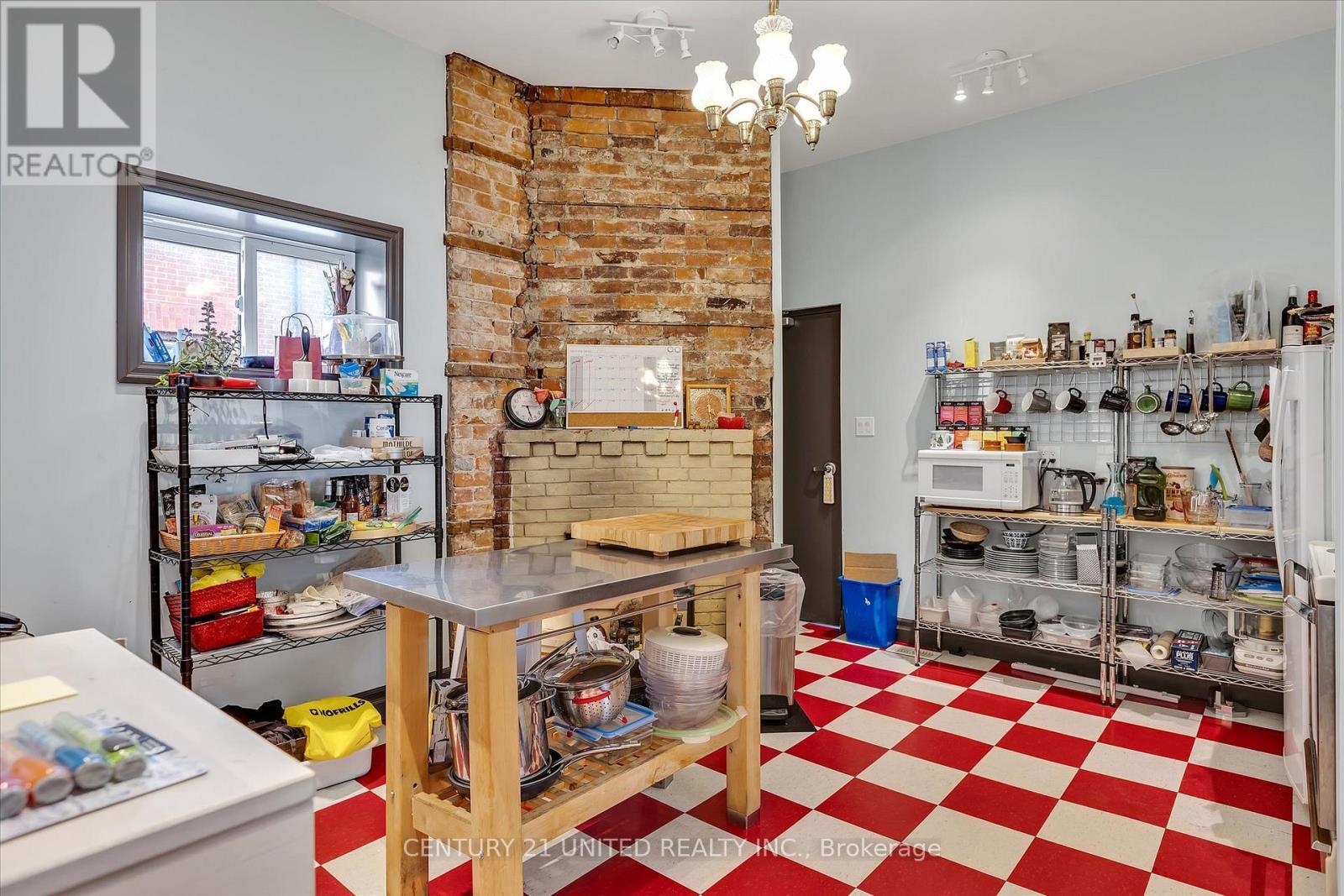 330-334 Charlotte Street W, Peterborough (Town Ward 3), Ontario  K9J 2V9 - Photo 36 - X12676944