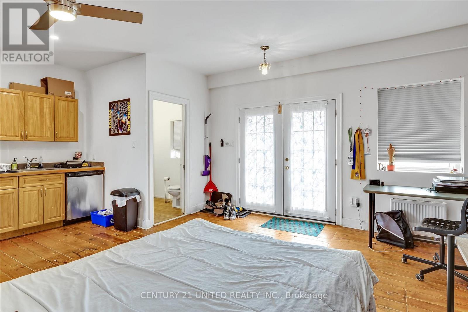 330-334 Charlotte Street W, Peterborough (Town Ward 3), Ontario  K9J 2V9 - Photo 45 - X12676944