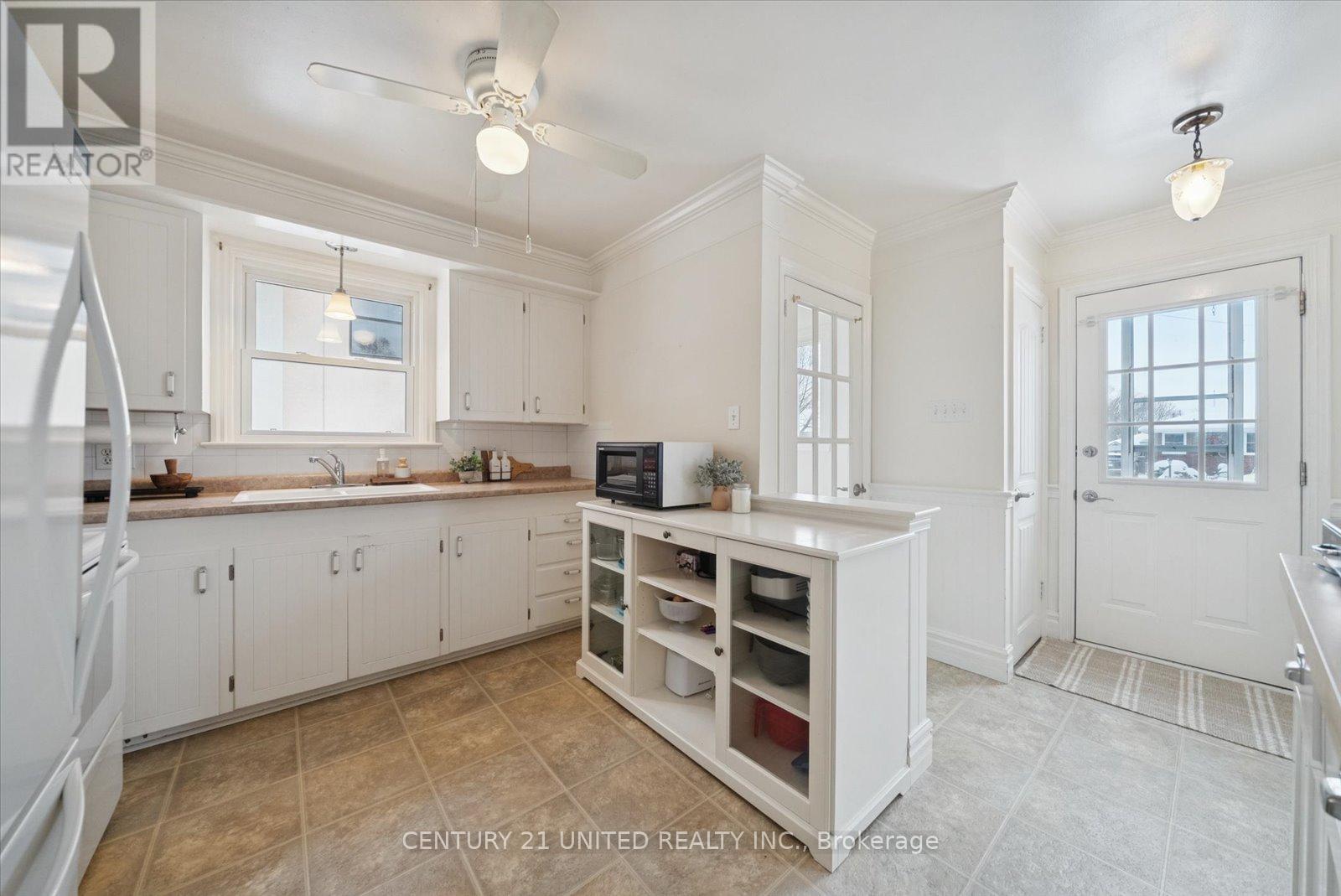 420 Mckellar Street, Peterborough (Otonabee Ward 1), Ontario  K9J 7C1 - Photo 10 - X12677476