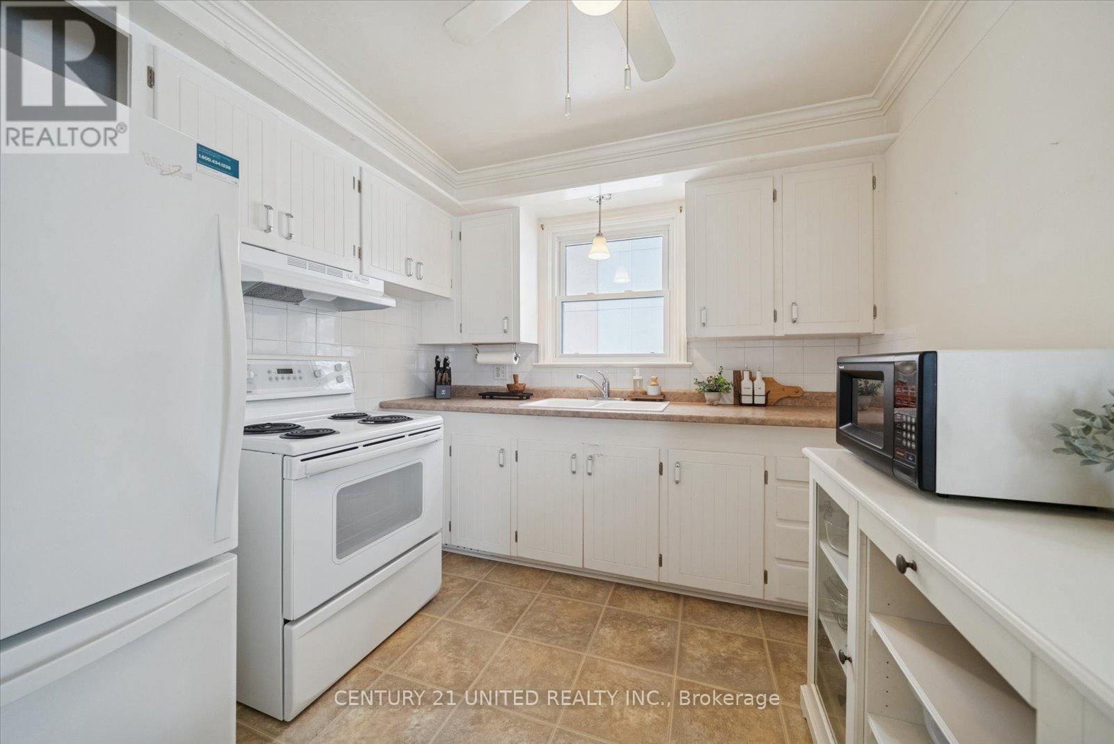 420 Mckellar Street, Peterborough (Otonabee Ward 1), Ontario  K9J 7C1 - Photo 11 - X12677476