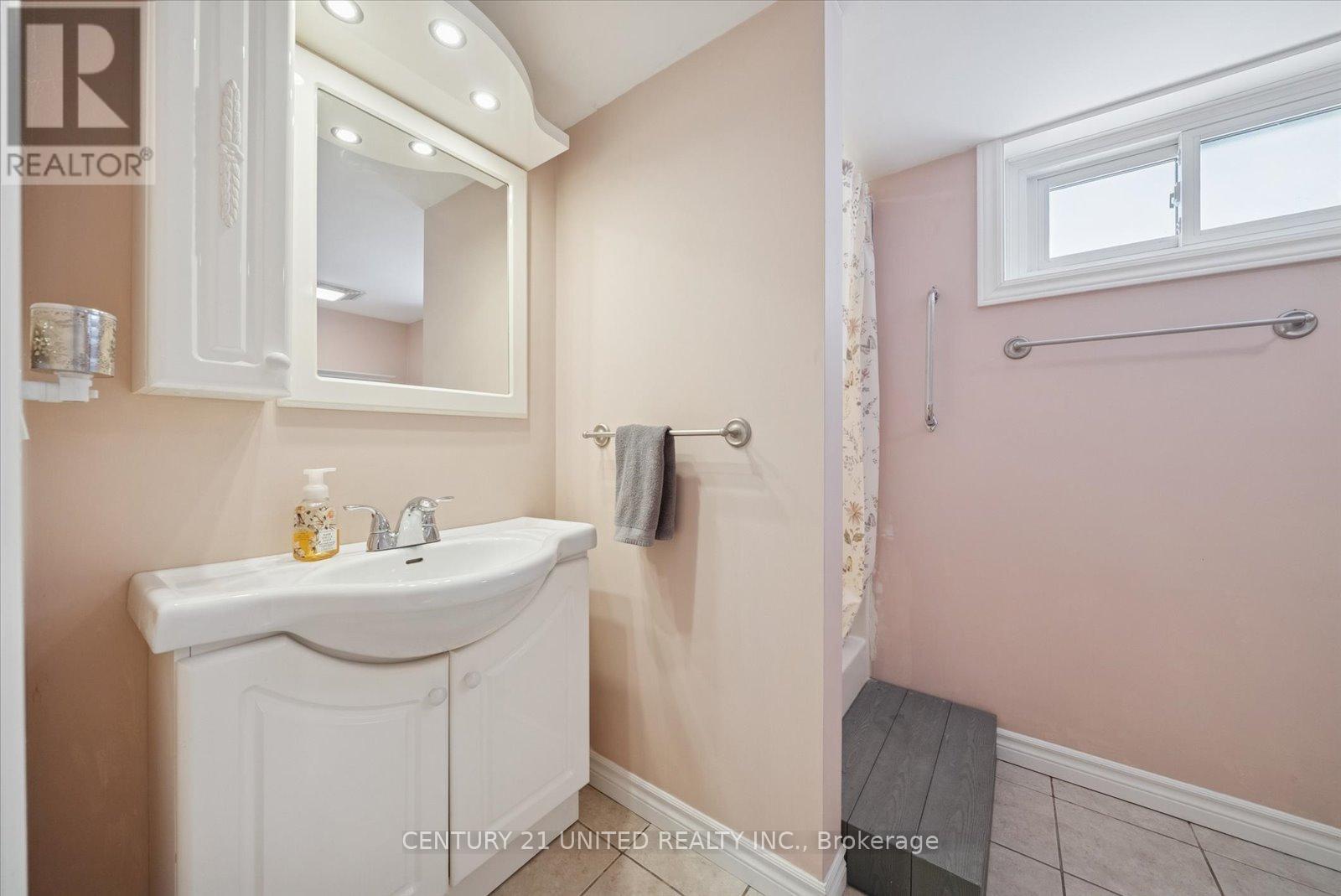 420 Mckellar Street, Peterborough (Otonabee Ward 1), Ontario  K9J 7C1 - Photo 31 - X12677476