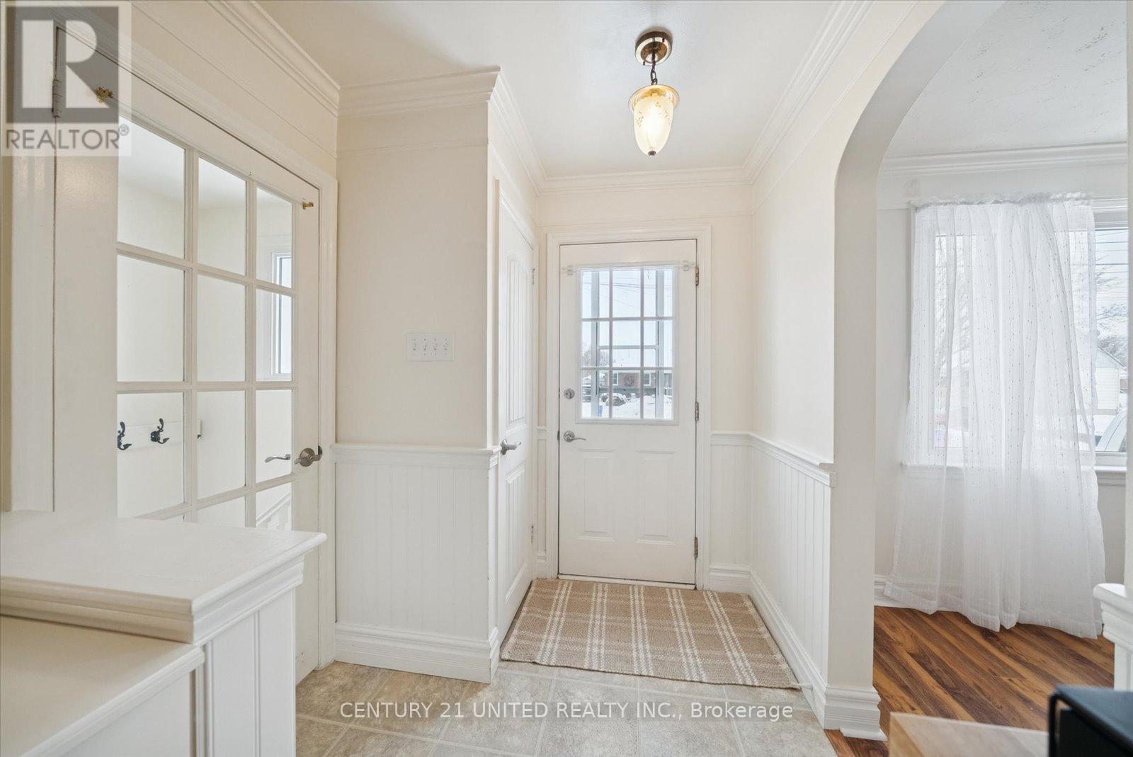 420 Mckellar Street, Peterborough (Otonabee Ward 1), Ontario  K9J 7C1 - Photo 4 - X12677476