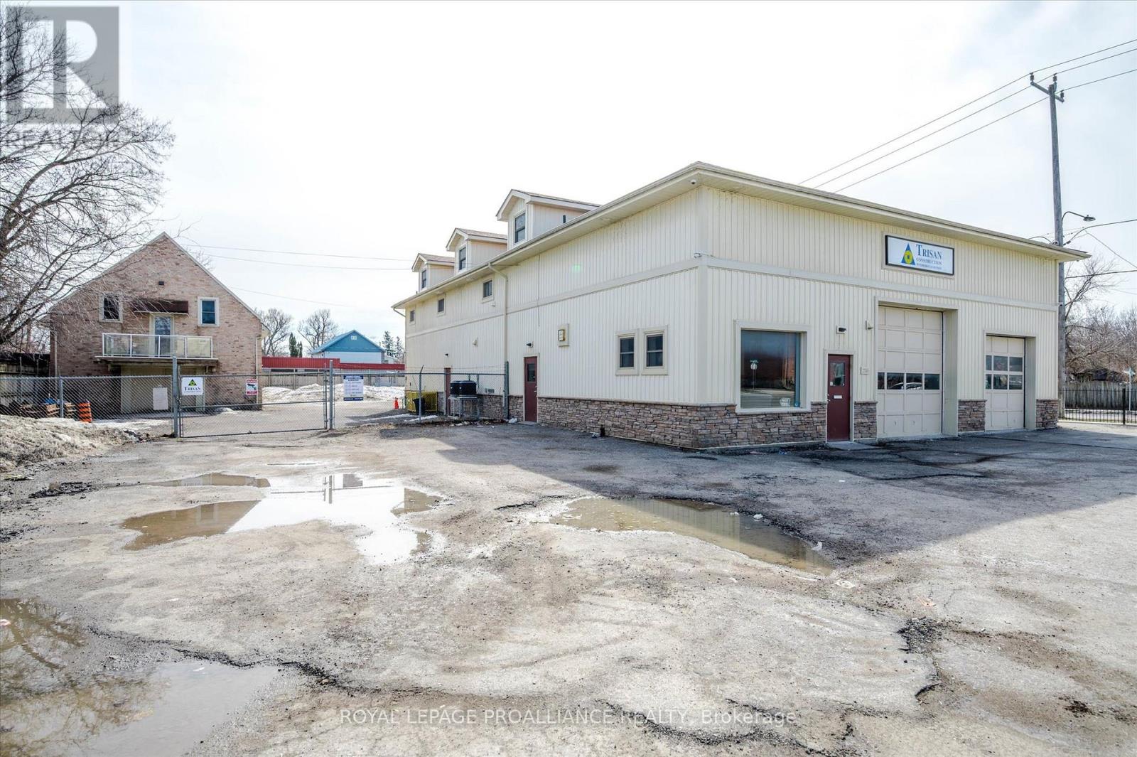 255 Mcdonnel Street S, Peterborough (Town Ward 3), Ontario  K9H 2W2 - Photo 2 - X12677728