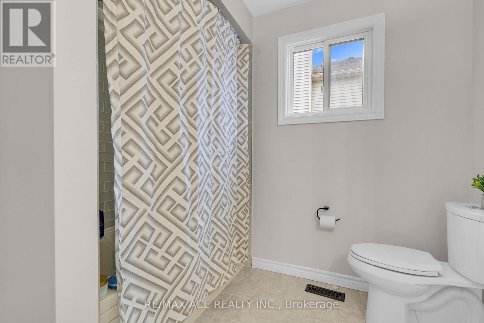 52 Foster Creek Drive, Clarington (Newcastle), Ontario  L1B 1G4 - Photo 27 - E12677834