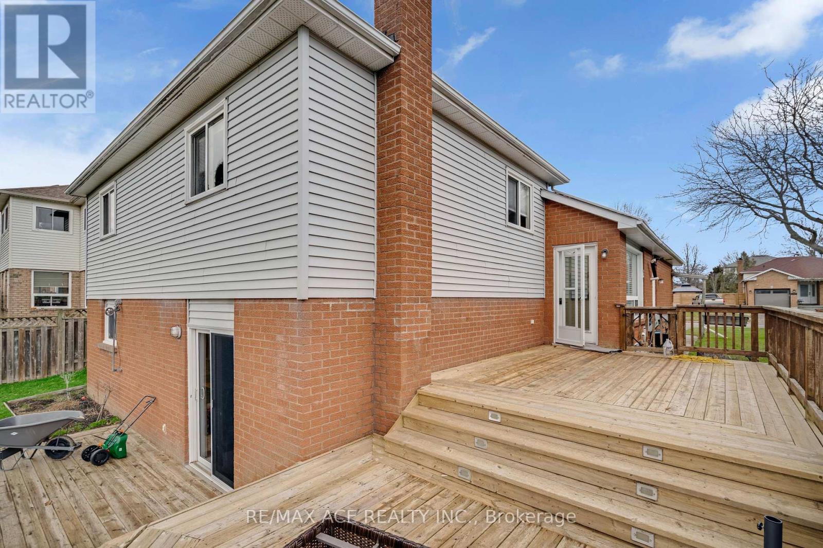 52 Foster Creek Drive, Clarington (Newcastle), Ontario  L1B 1G4 - Photo 35 - E12677834