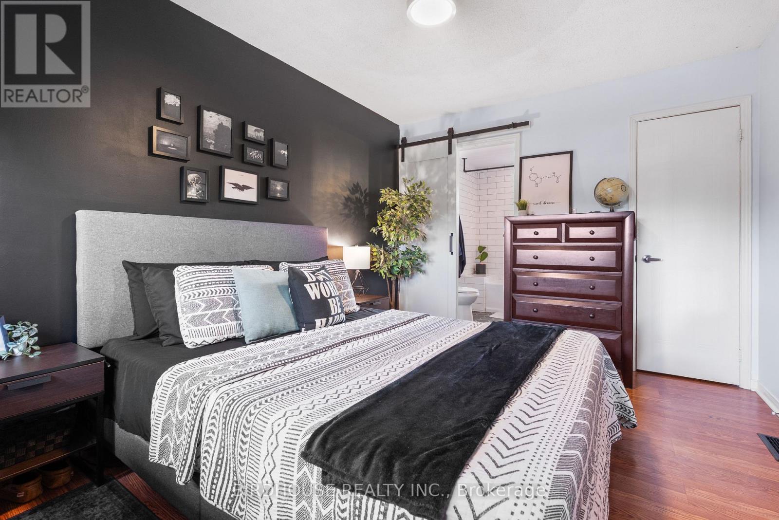 56 Champlain Boulevard, Kawartha Lakes (Lindsay), Ontario  K9V 4R1 - Photo 17 - X12679544