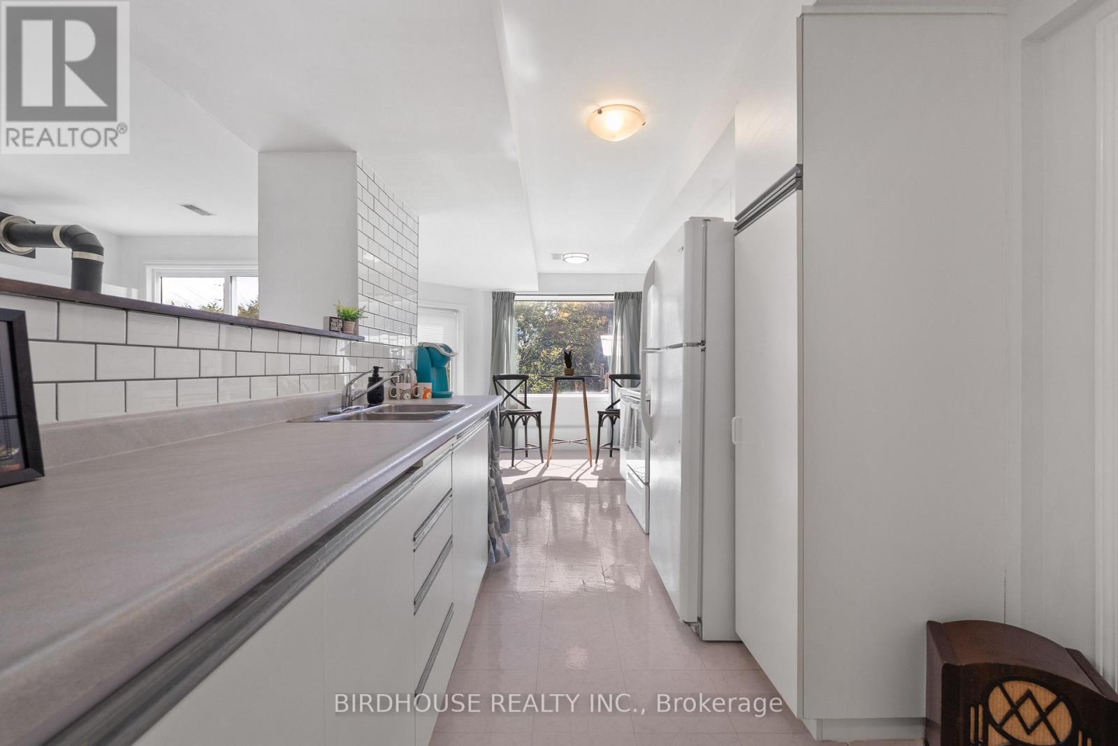 56 Champlain Boulevard, Kawartha Lakes (Lindsay), Ontario  K9V 4R1 - Photo 24 - X12679544