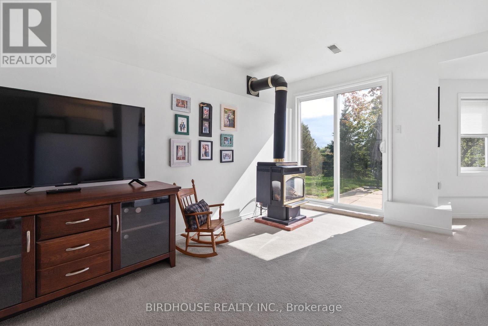 56 Champlain Boulevard, Kawartha Lakes (Lindsay), Ontario  K9V 4R1 - Photo 28 - X12679544