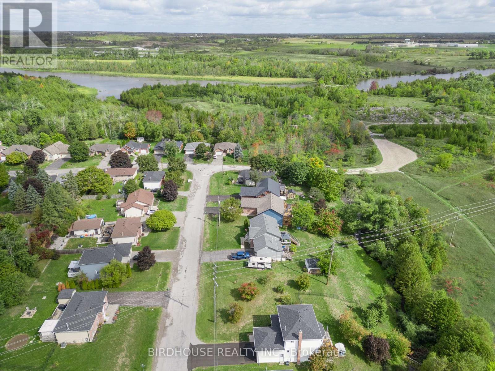 56 Champlain Boulevard, Kawartha Lakes (Lindsay), Ontario  K9V 4R1 - Photo 37 - X12679544