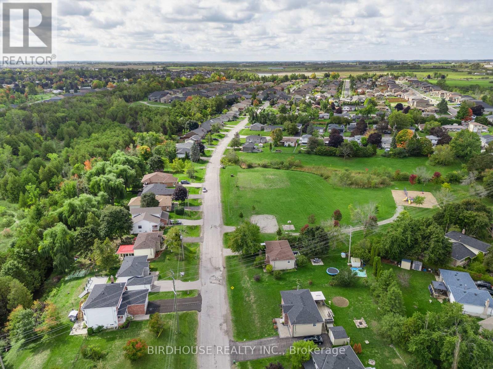 56 Champlain Boulevard, Kawartha Lakes (Lindsay), Ontario  K9V 4R1 - Photo 38 - X12679544