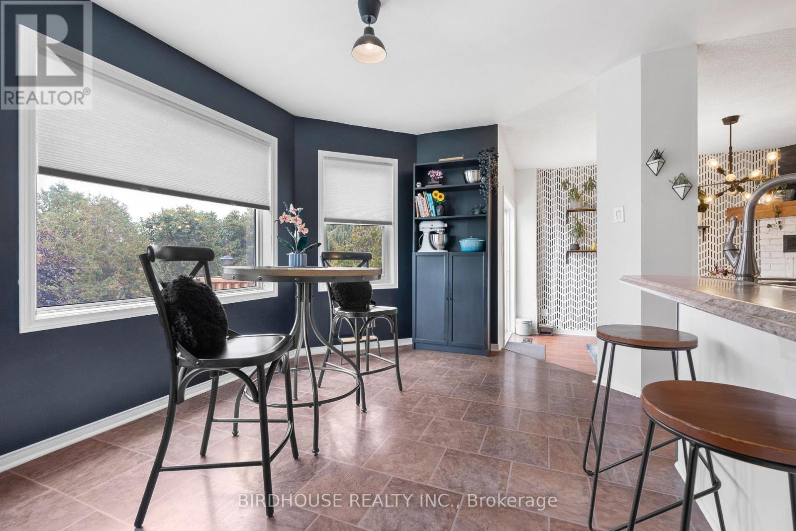 56 Champlain Boulevard, Kawartha Lakes (Lindsay), Ontario  K9V 4R1 - Photo 9 - X12679544