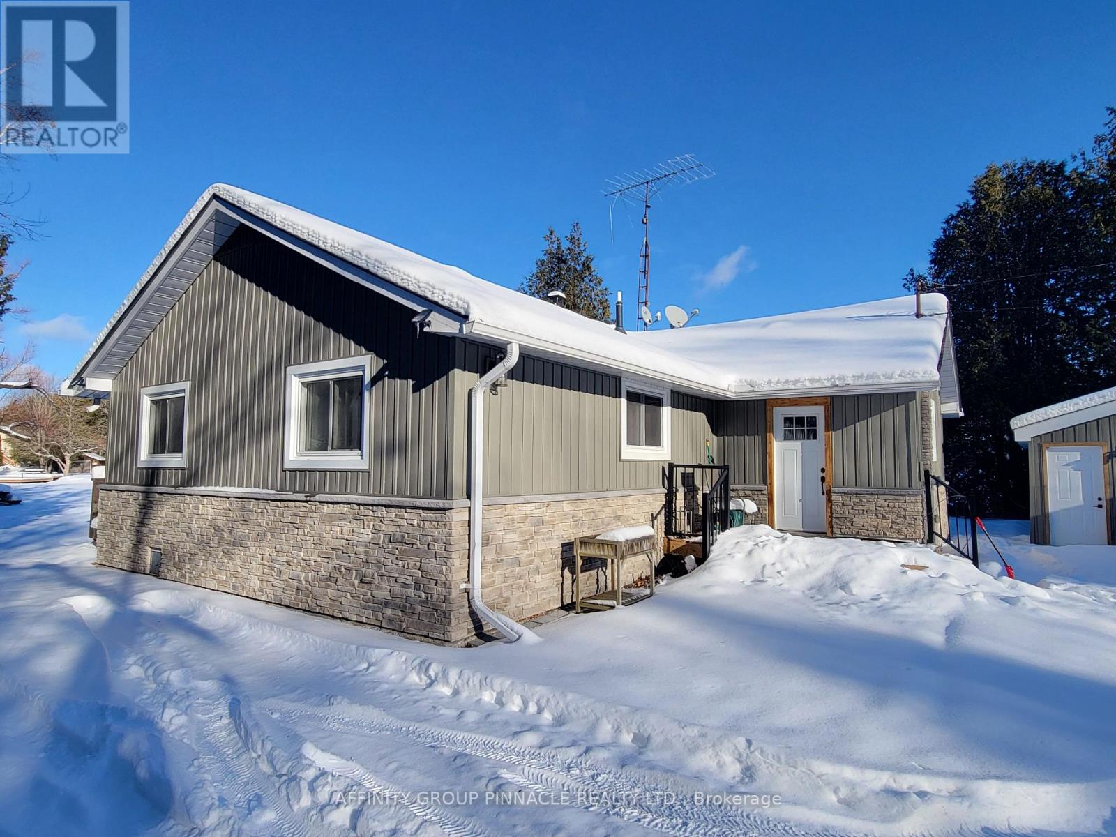 2473 Selwyn Bay Lane, Selwyn, Ontario  K0L 2H0 - Photo 3 - X12679594