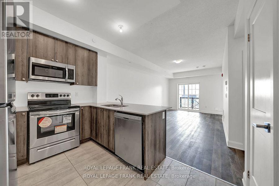 216 - 50 Lakebreeze Drive, Clarington (Newcastle), Ontario  L1B 0V9 - Photo 2 - E12679972