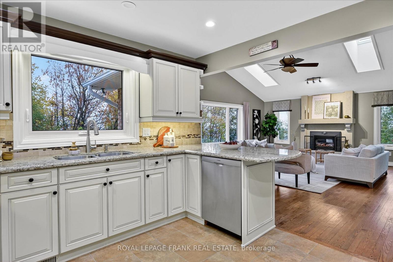 1162 Summit Drive, Peterborough (Otonabee Ward 1), Ontario  K9J 8A7 - Photo 12 - X12679756