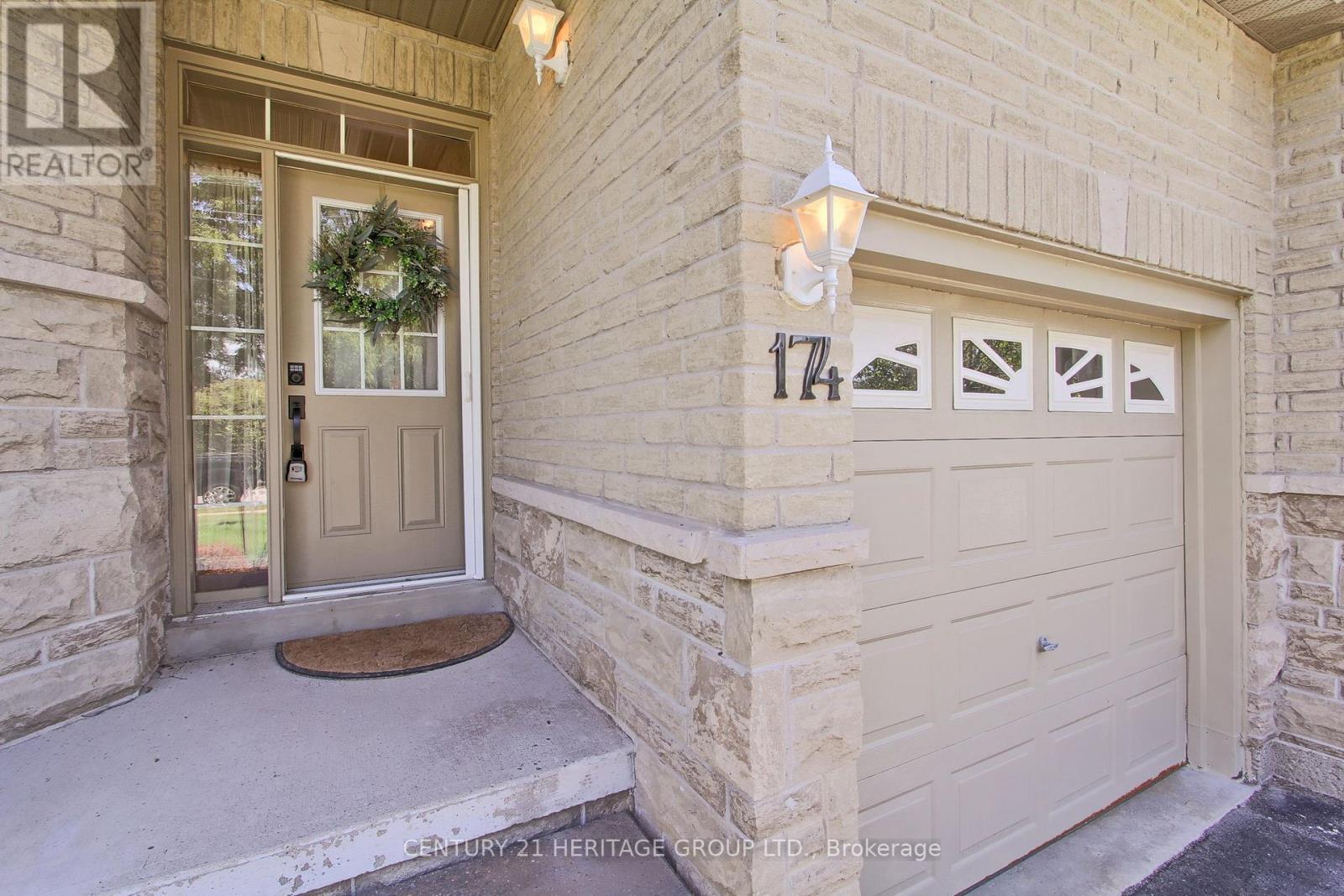 28 - 174 Lindsay Street N, Kawartha Lakes (Lindsay), Ontario  K9V 0A3 - Photo 2 - X12679888