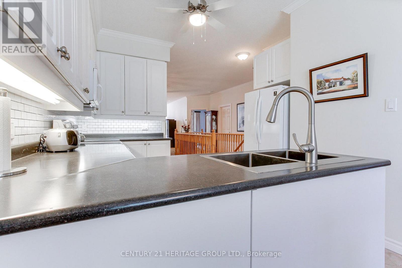 28 - 174 Lindsay Street N, Kawartha Lakes (Lindsay), Ontario  K9V 0A3 - Photo 5 - X12679888