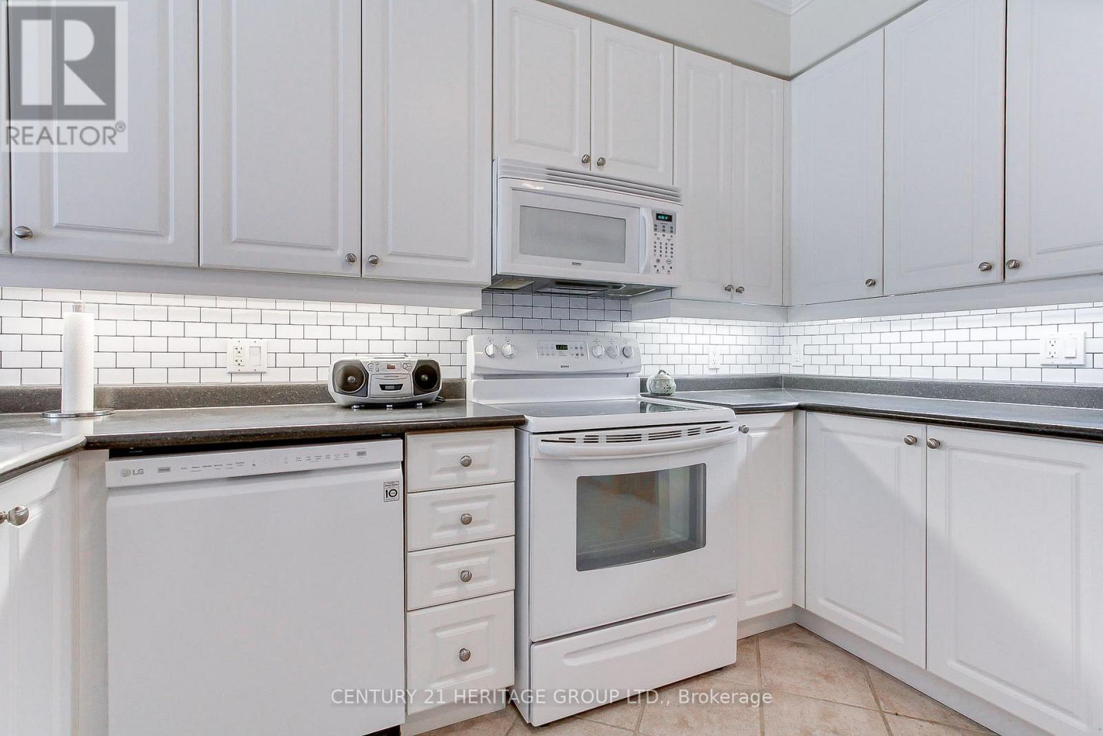 28 - 174 Lindsay Street N, Kawartha Lakes (Lindsay), Ontario  K9V 0A3 - Photo 6 - X12679888