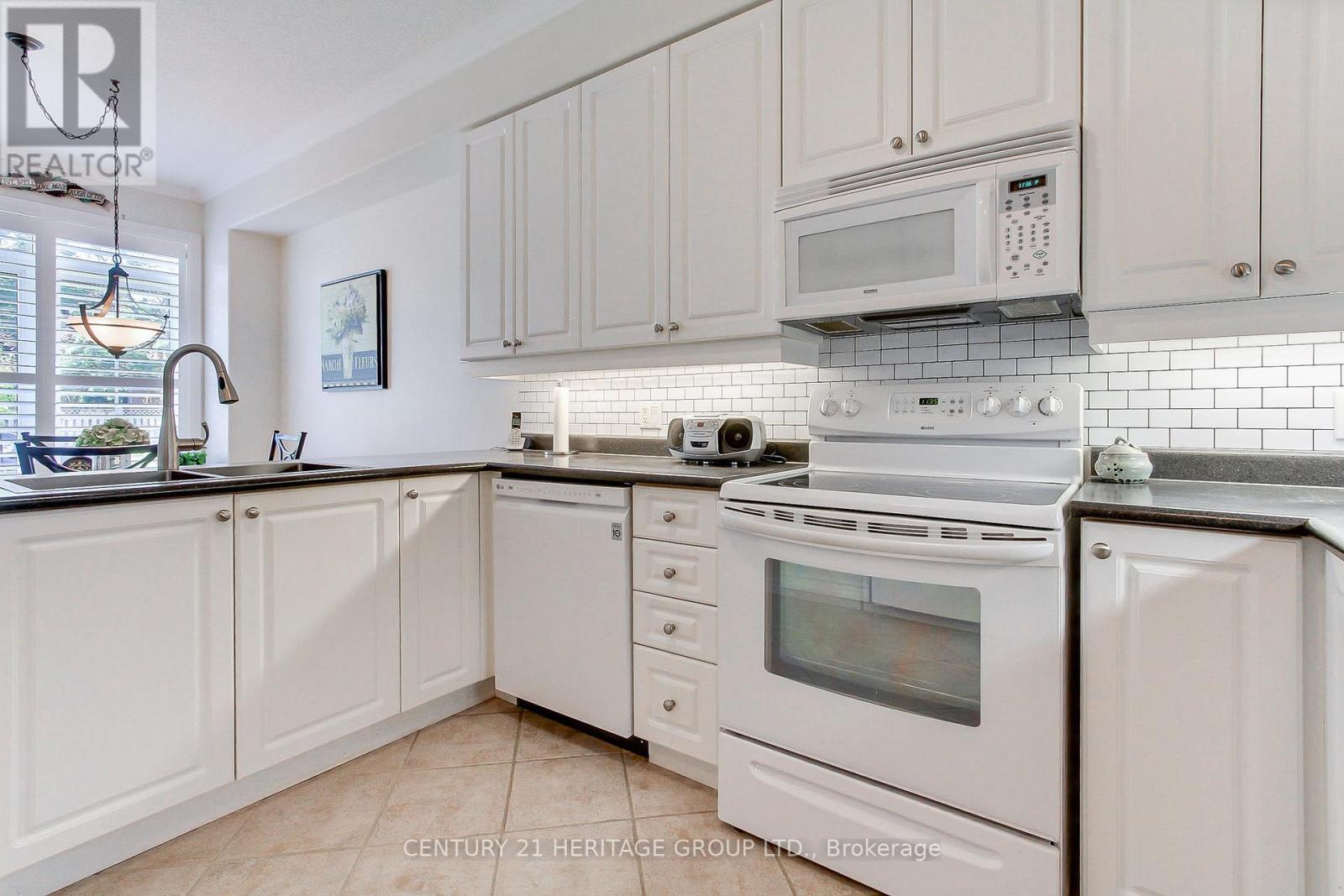 28 - 174 Lindsay Street N, Kawartha Lakes (Lindsay), Ontario  K9V 0A3 - Photo 7 - X12679888