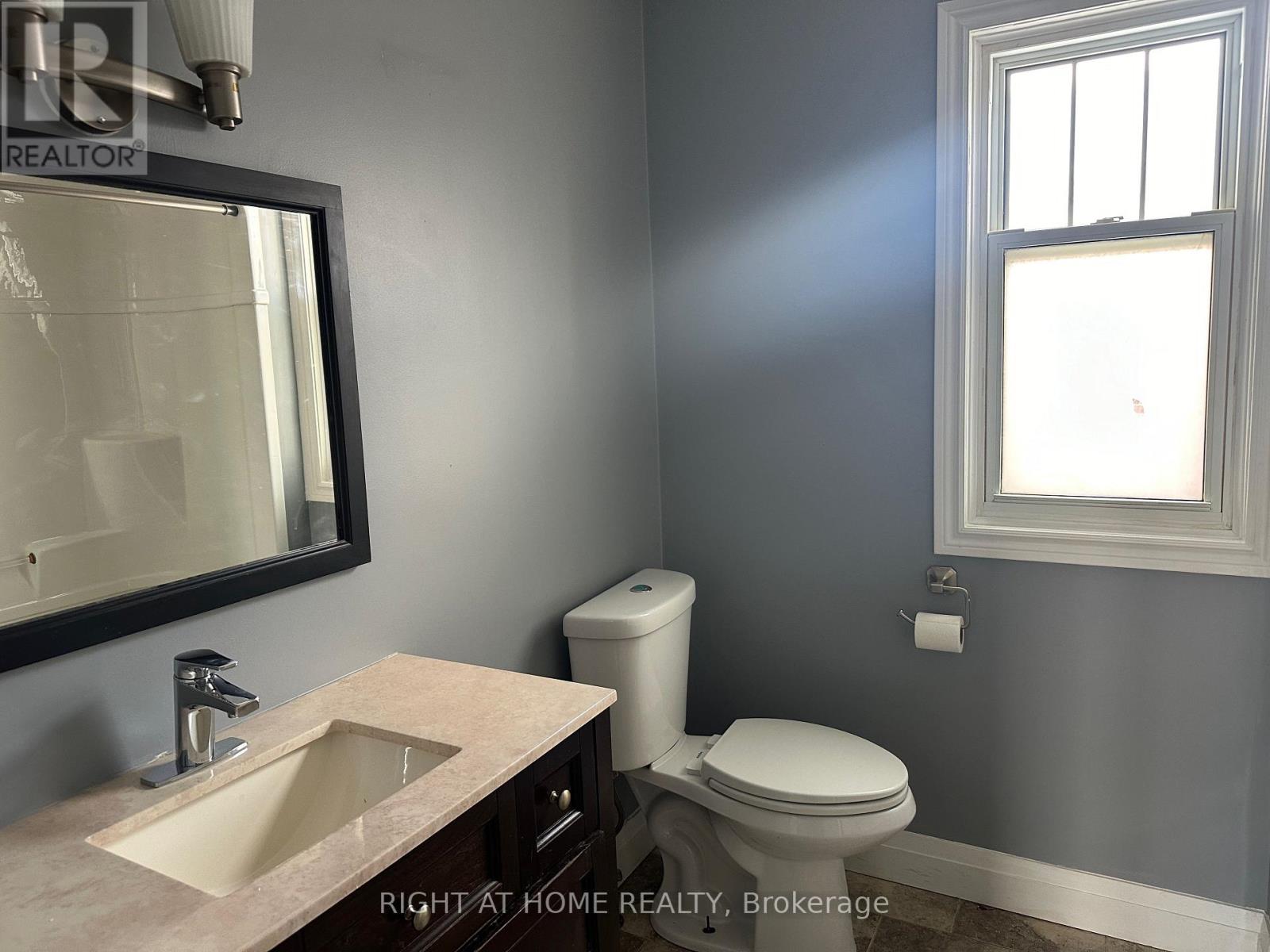 563 Mccannan Avenue, Peterborough (Town Ward 3), Ontario  K9J 4J7 - Photo 10 - X12681616