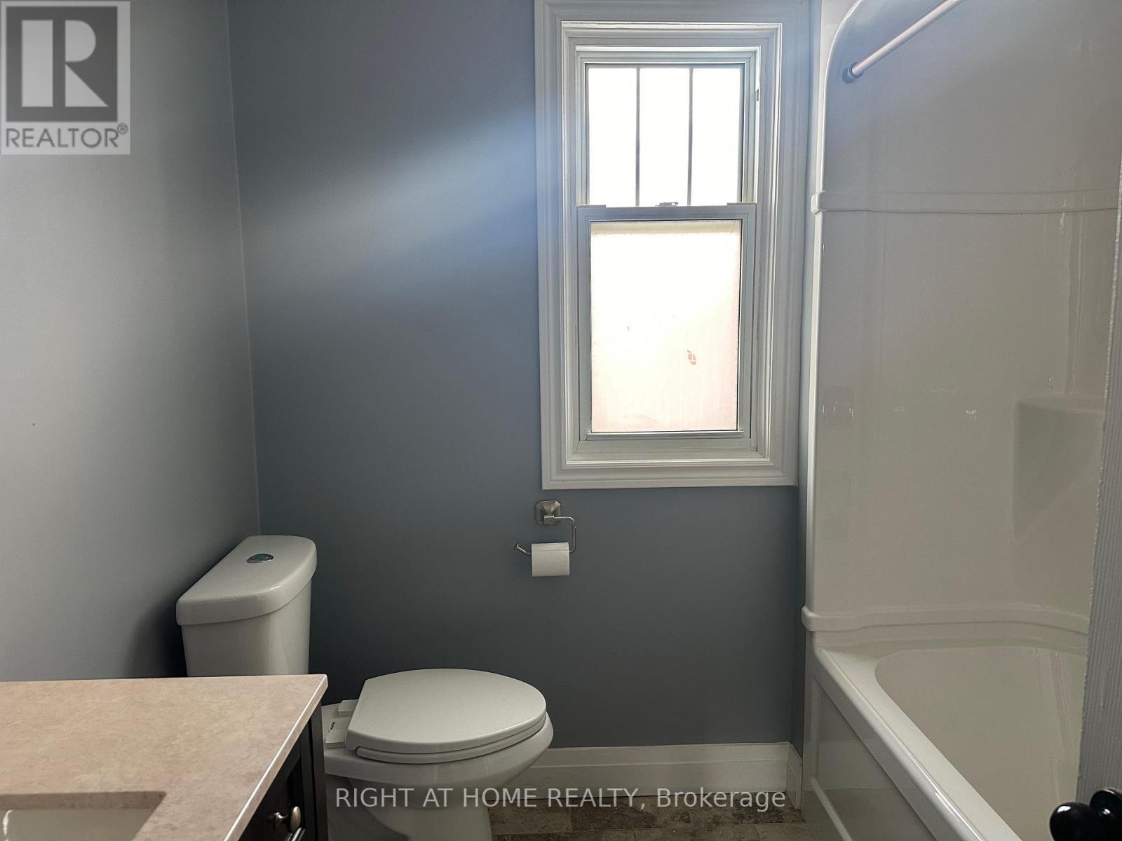 563 Mccannan Avenue, Peterborough (Town Ward 3), Ontario  K9J 4J7 - Photo 11 - X12681616