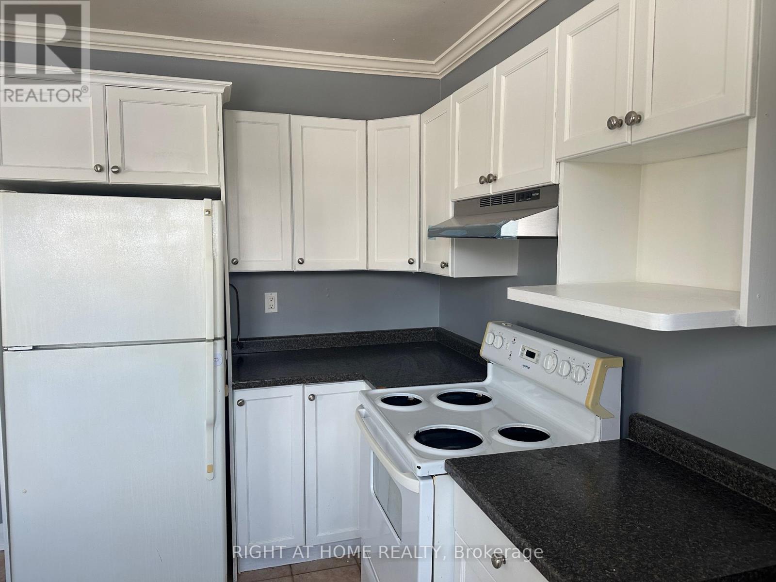 563 Mccannan Avenue, Peterborough (Town Ward 3), Ontario  K9J 4J7 - Photo 16 - X12681616