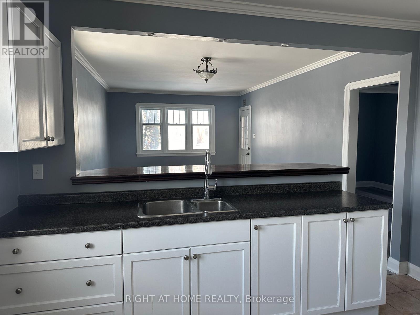 563 Mccannan Avenue, Peterborough (Town Ward 3), Ontario  K9J 4J7 - Photo 18 - X12681616