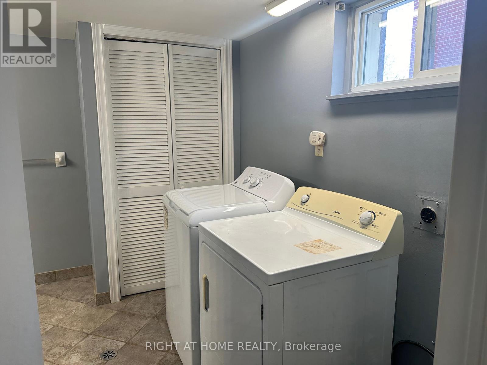 563 Mccannan Avenue, Peterborough (Town Ward 3), Ontario  K9J 4J7 - Photo 22 - X12681616