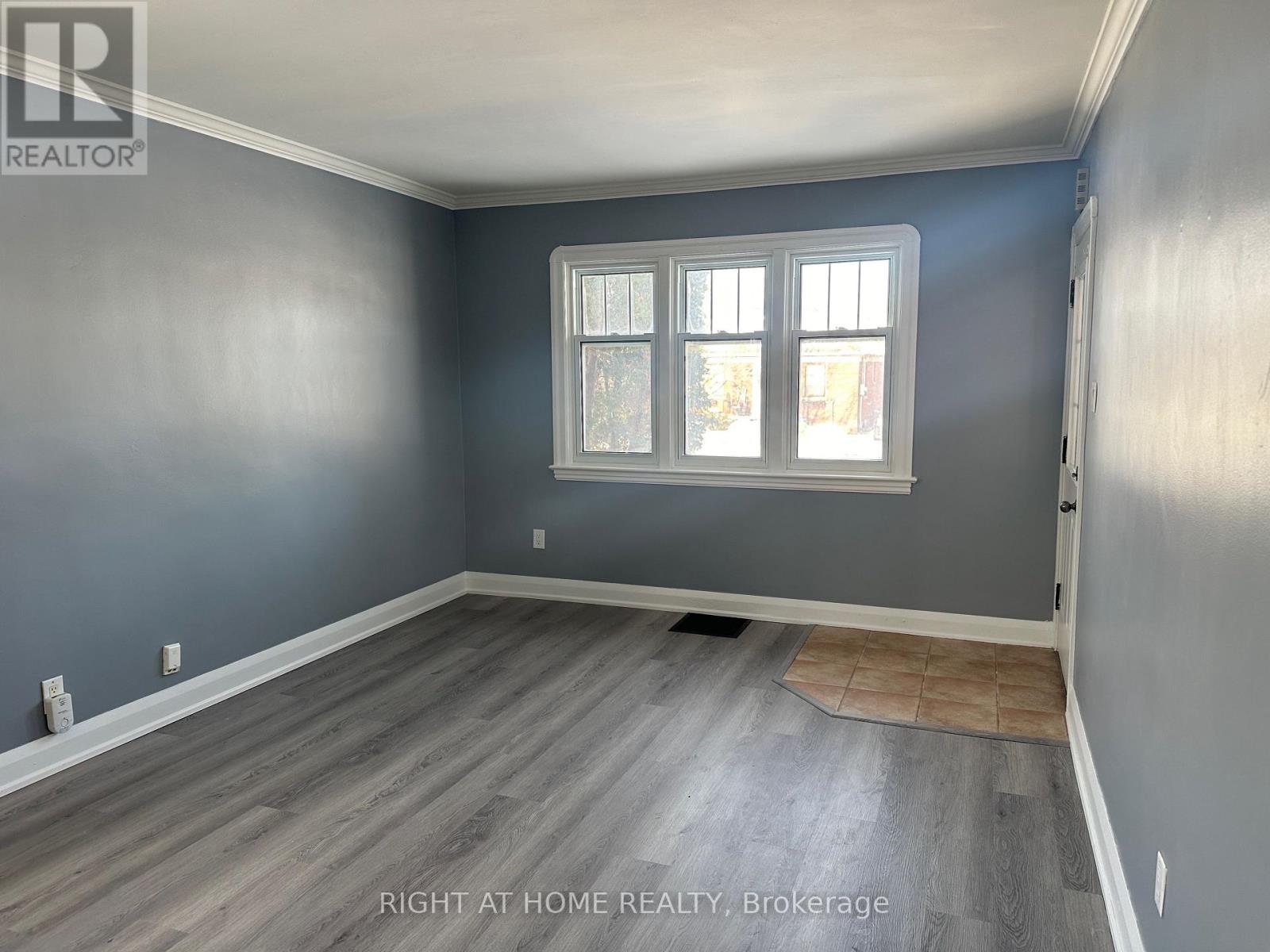 563 Mccannan Avenue, Peterborough (Town Ward 3), Ontario  K9J 4J7 - Photo 3 - X12681616