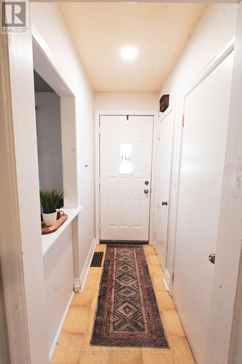 567 O'connell Road, Peterborough (Otonabee Ward 1), Ontario  K9J 4E2 - Photo 3 - X12681732