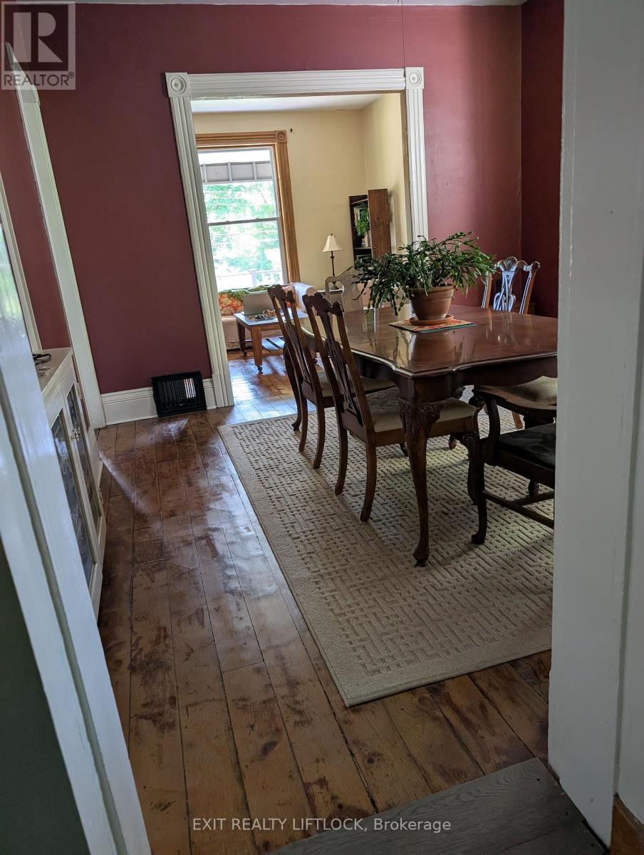 629 Aylmer Street N, Peterborough (Town Ward 3), Ontario  K9H 3X2 - Photo 15 - X12682316