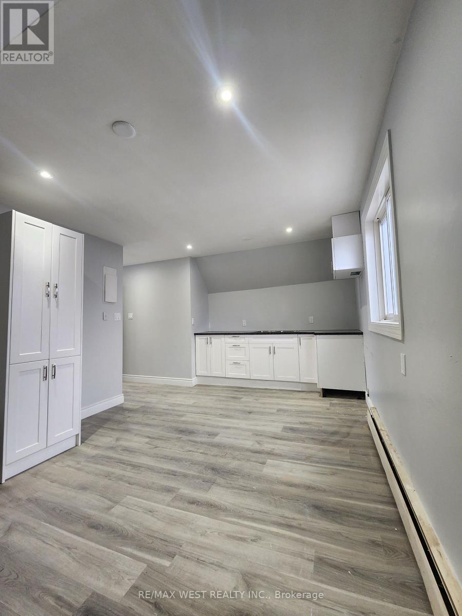 Unit 5 - 822 Ward Street, Selwyn, Ontario  K0L 1H0 - Photo 5 - X12682682