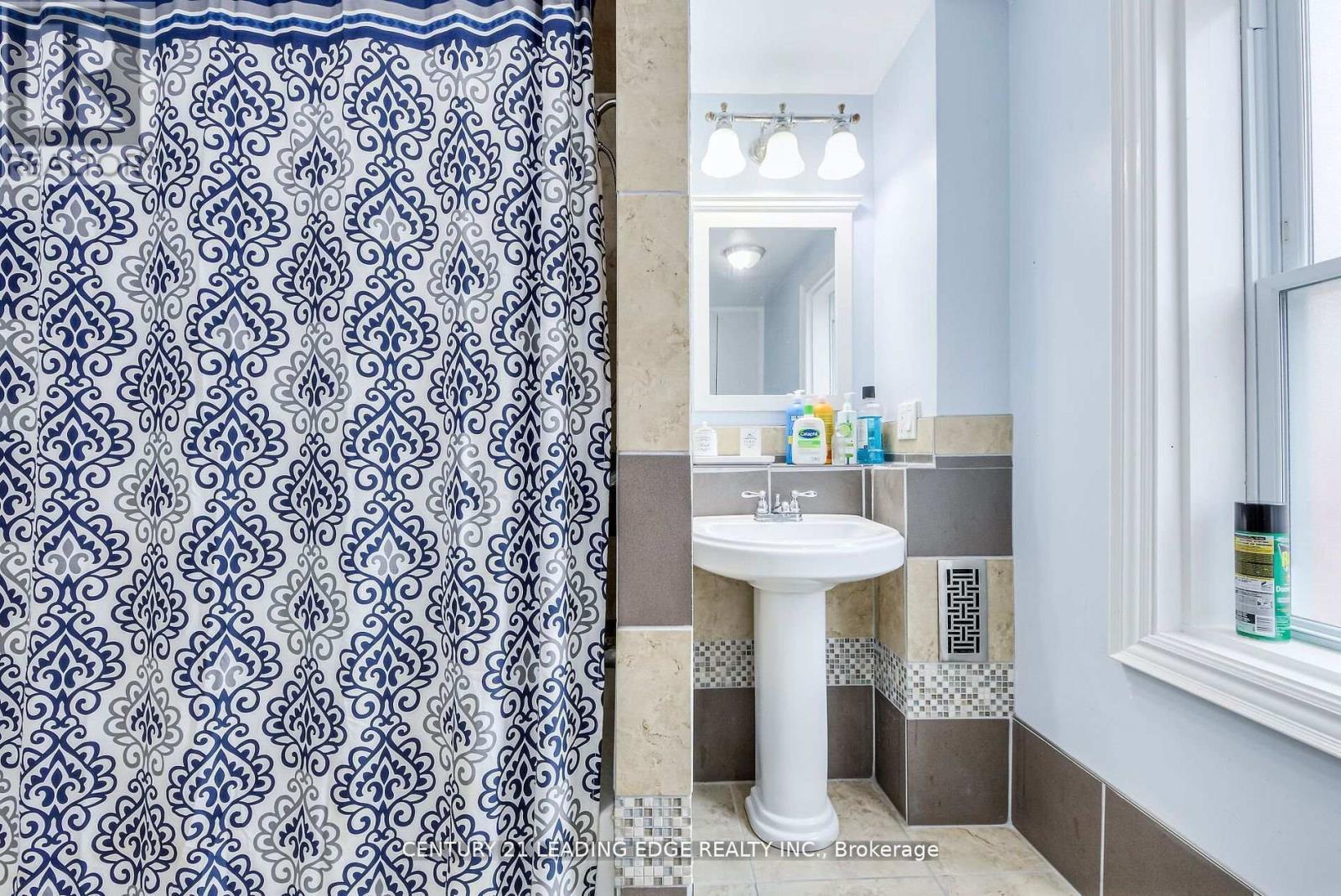 214 Aylmer Street, Peterborough (Town Ward 3), Ontario  K9J 3K4 - Photo 17 - X12684970