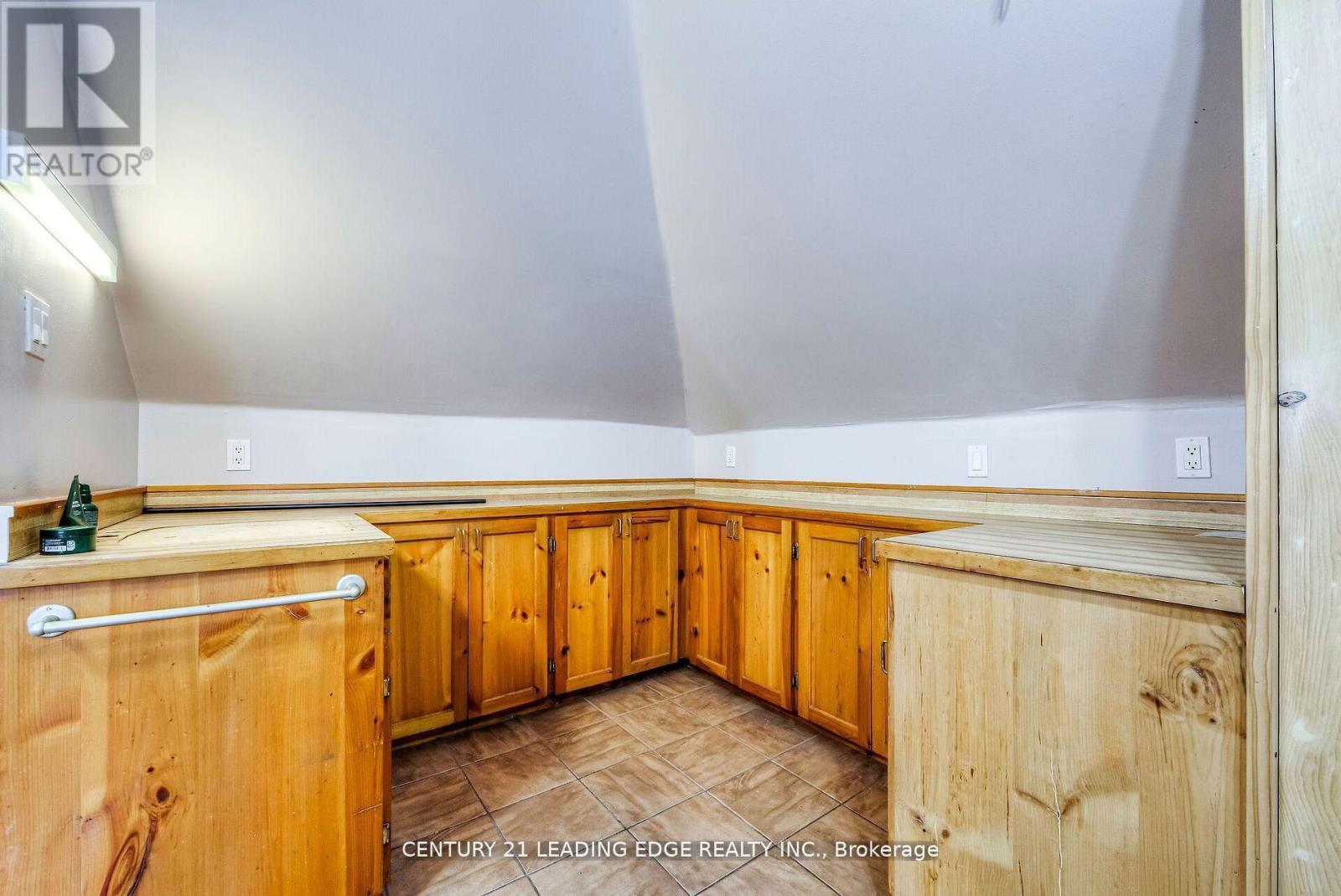 214 Aylmer Street, Peterborough (Town Ward 3), Ontario  K9J 3K4 - Photo 20 - X12684970