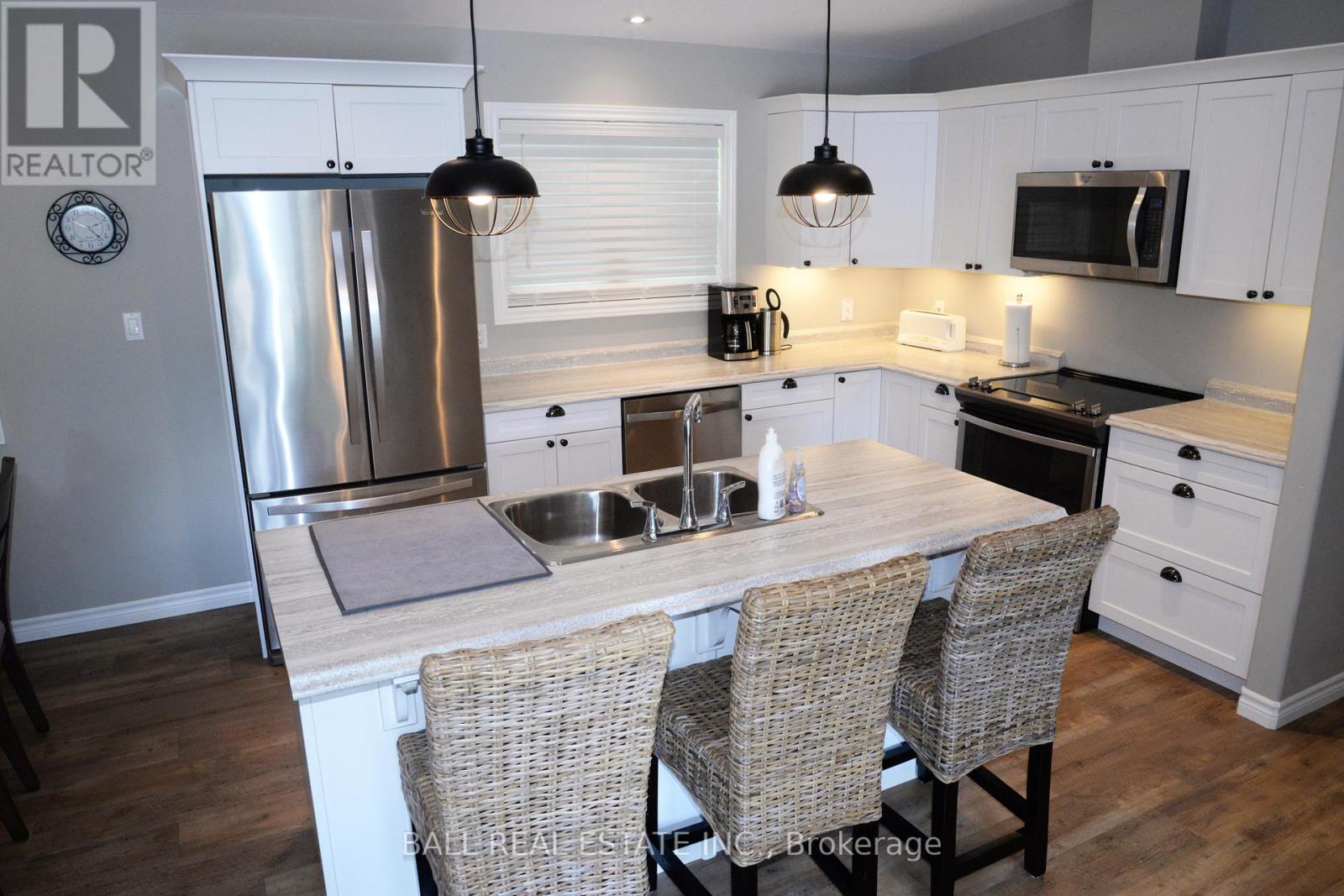 405 Philrick Drive, Trent Lakes, Ontario  K0L 1J0 - Photo 13 - X12686058