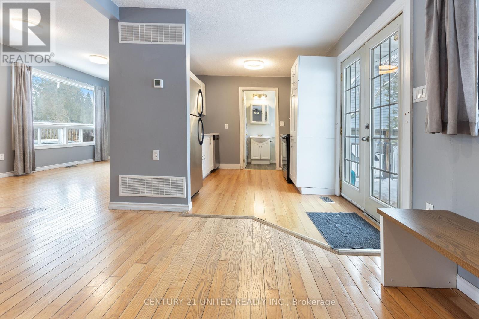 17 Lawrence Street S, Kawartha Lakes (Emily), Ontario  K9J 6X3 - Photo 7 - X12687634