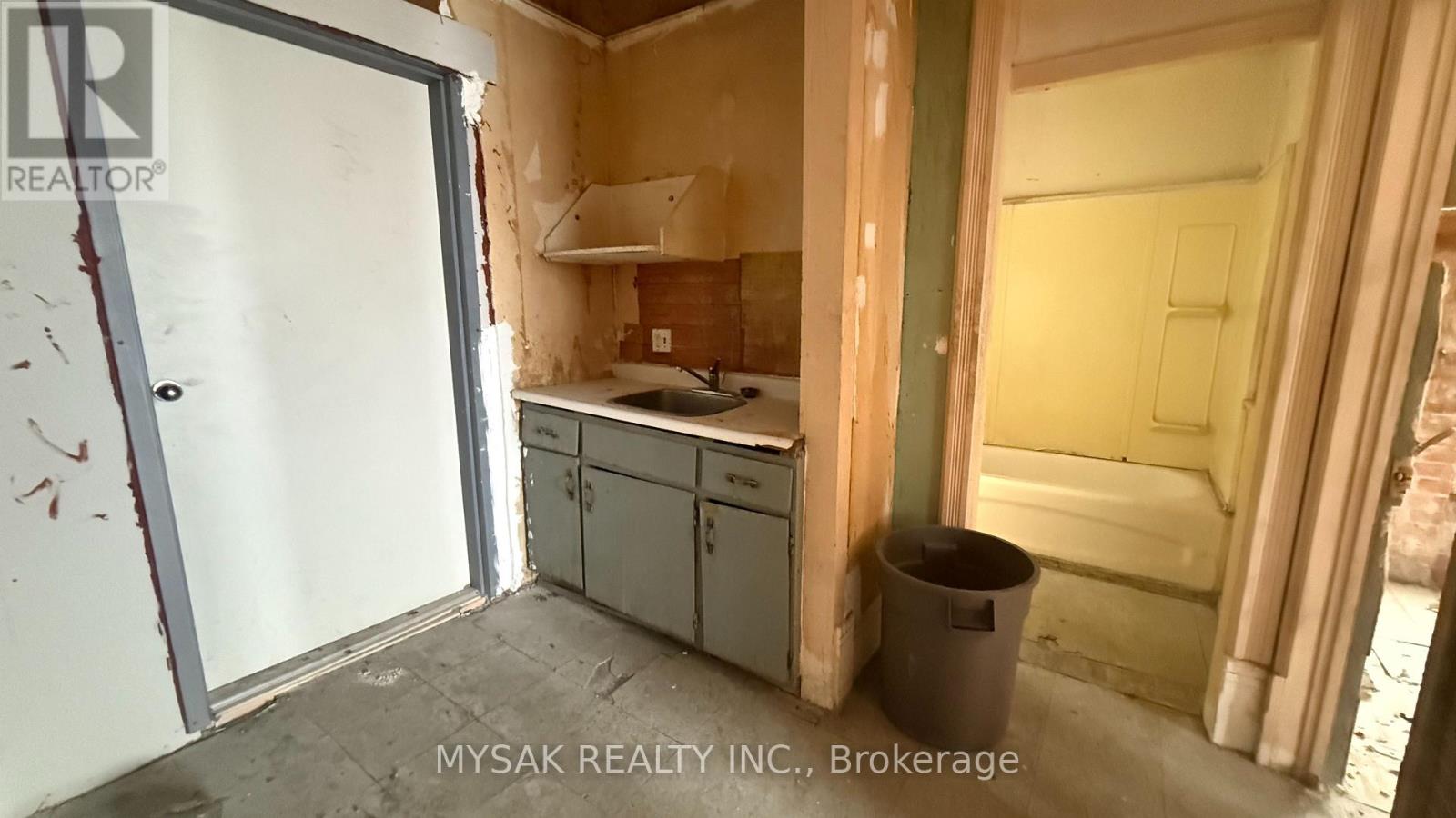 514-516 Aylmer Street N, Peterborough (Town Ward 3), Ontario  K9H 3W5 - Photo 12 - X12687566