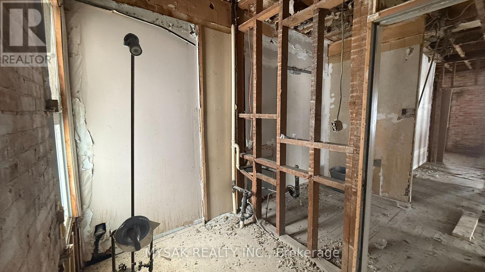 514-516 Aylmer Street N, Peterborough (Town Ward 3), Ontario  K9H 3W5 - Photo 16 - X12687566